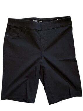 Chico’s Black Pull-On Jean-Style Shorts 11″ Inseam Size 12 NWOT